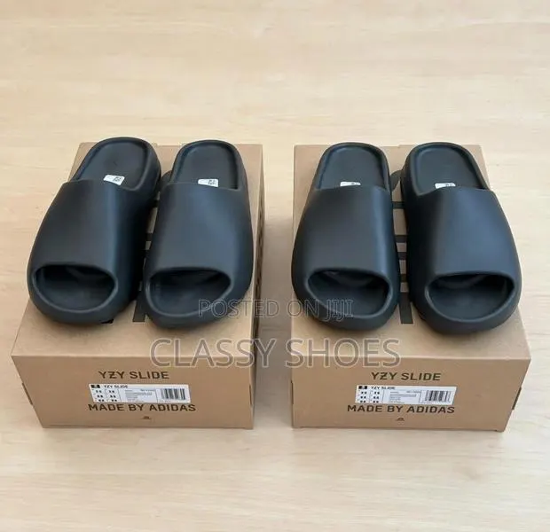 Adidas Boost Slides · Photo 1