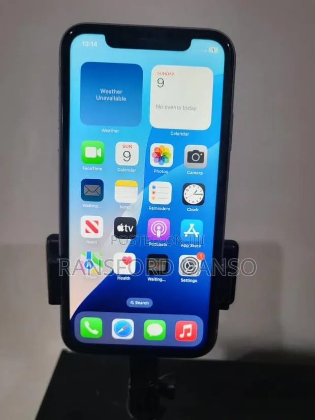 Apple iPhone 11 64 GB Purple · Photo 1