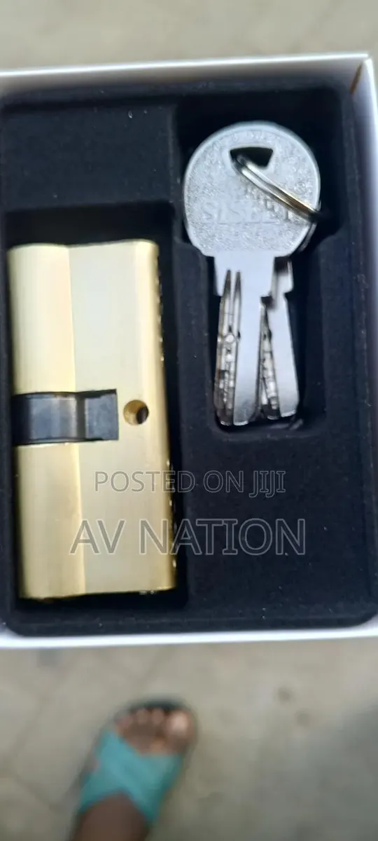 Door Cylinder · Photo 1