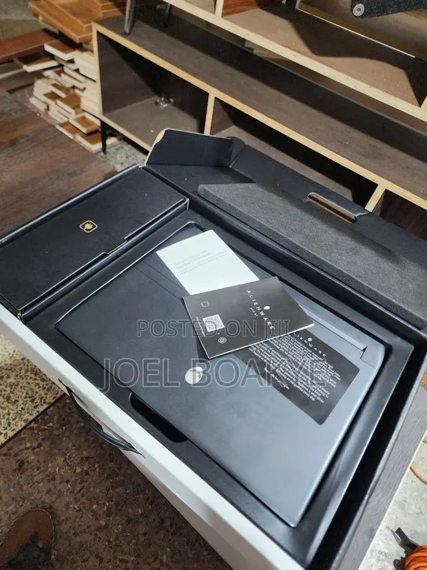 New Laptop Alienware M15 R7 32GB Intel Core i9 SSD 1T · Photo 1