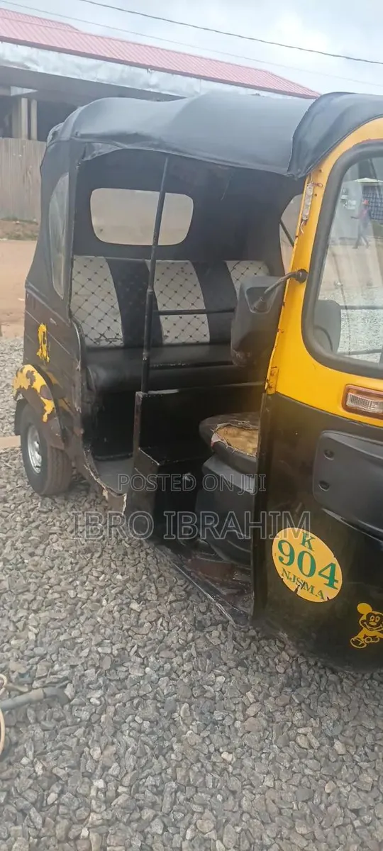 Bajaj RE 2020 Black · Photo 1
