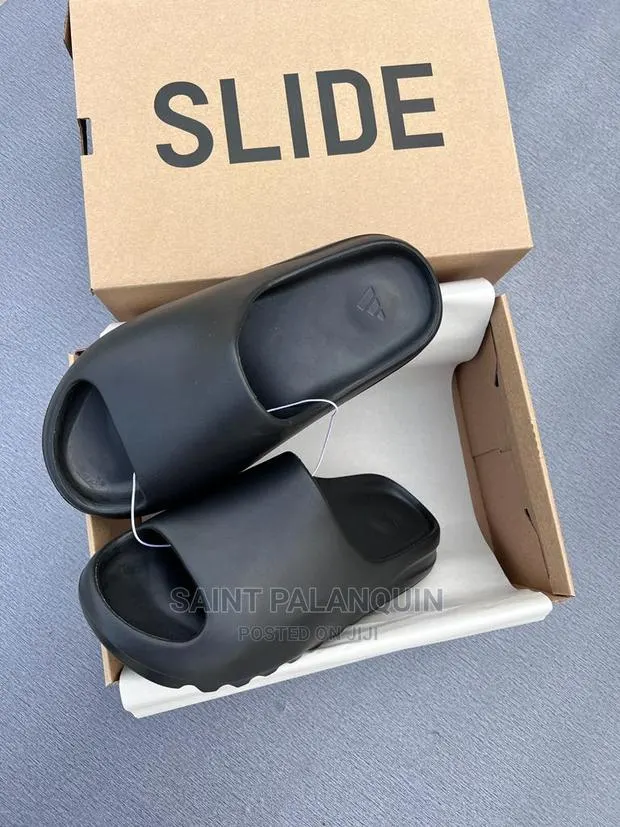 Yeezy Slides · Photo 1
