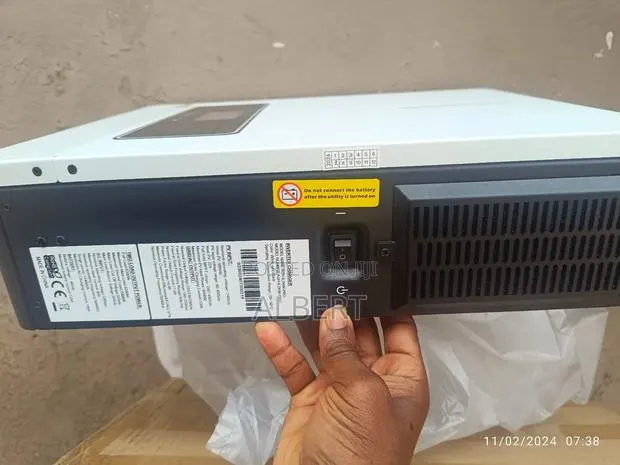 6.2kw Hybrid Inverter · Photo 1