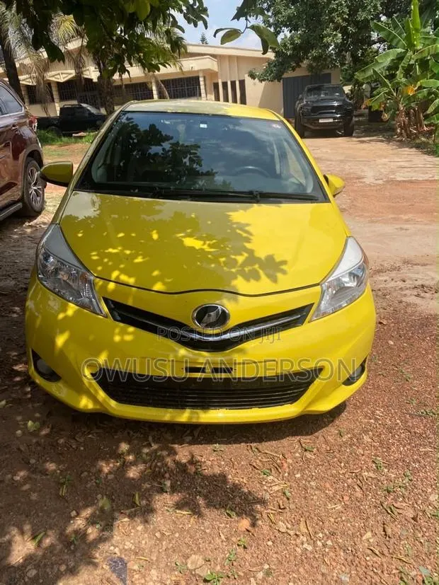 Toyota Vitz 2012 Yellow · Photo 1