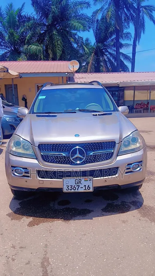 Mercedes-Benz GLK-Class 2008 Gold · Photo 1