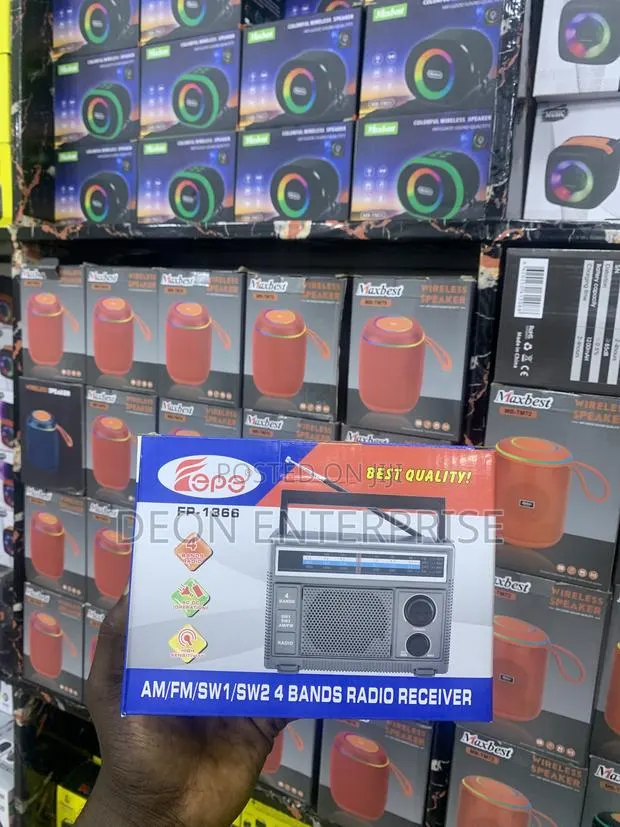 4 Band Radio Receiver · Photo 1
