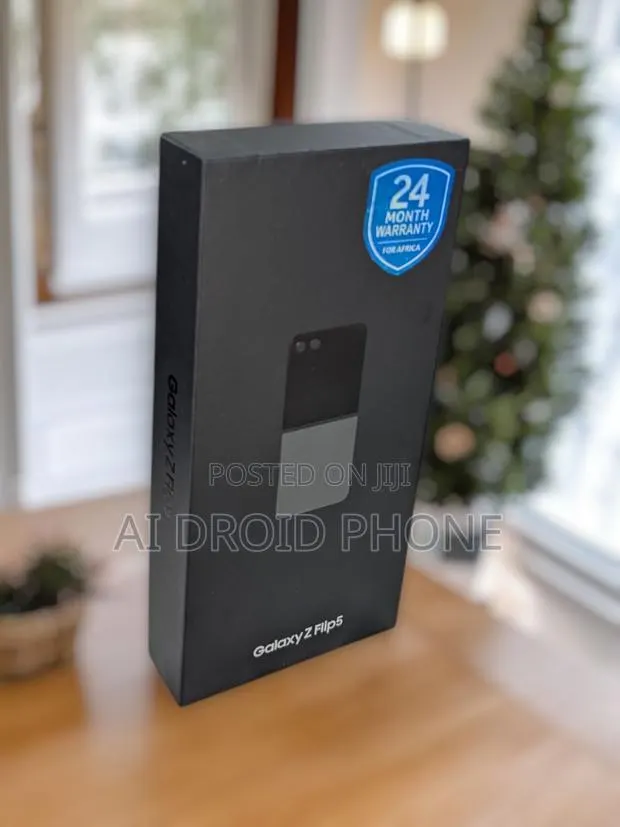 New Samsung Galaxy Z Flip 5 256 GB Gold · Photo 1