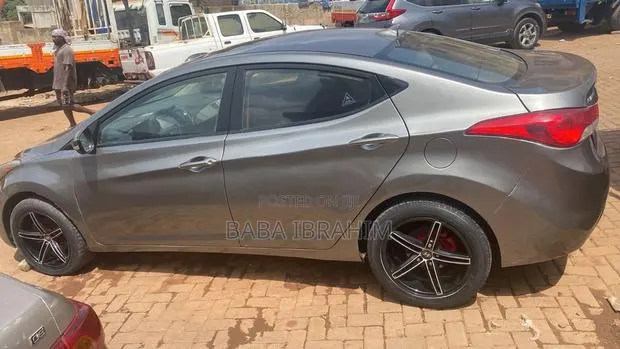 Hyundai Elantra 2012 Gray · Photo 1