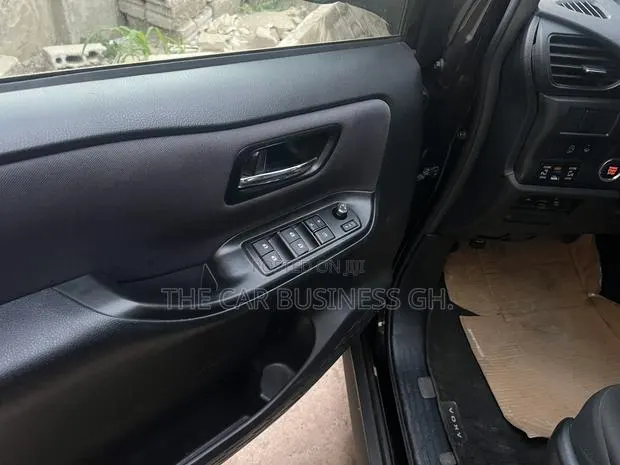 Toyota Voxy ZS Kirameki 2WD 8-Seater 2015 Black · Photo 1