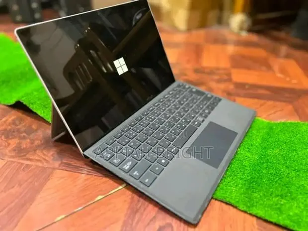 Laptop Microsoft Surface 3 4GB Intel Core i3 SSD 60GB · Photo 1