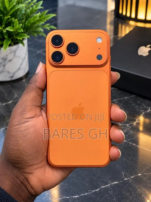 Apple iPhone 17 Pro Max 256 GB Orange · Photo 1
