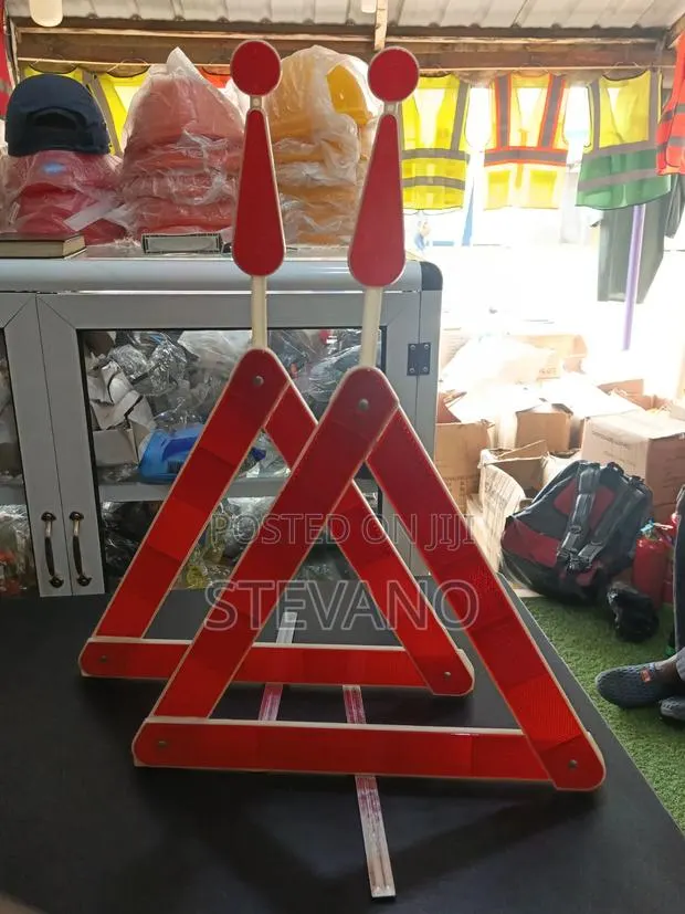 Double Traffic Triangle · Photo 1
