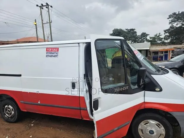 Ford E-350 2011 White · Photo 1