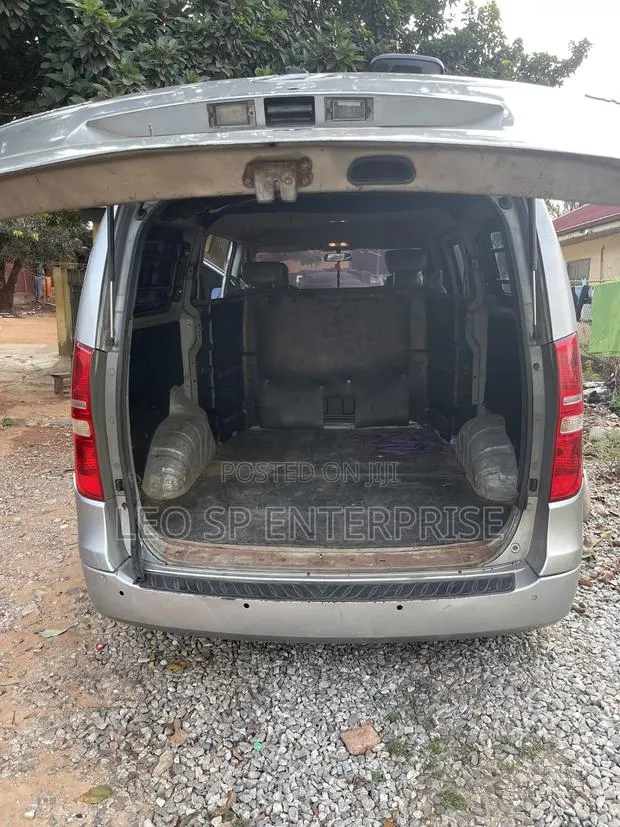 Hyundai Grand Starex · Photo 4