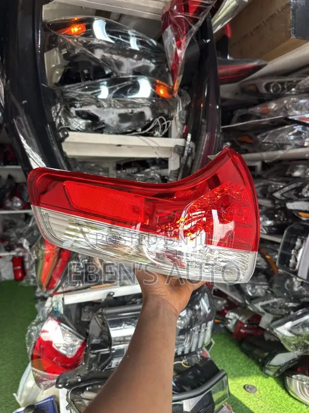Toyota Sienna 2011-2016 Taillights · Photo 1