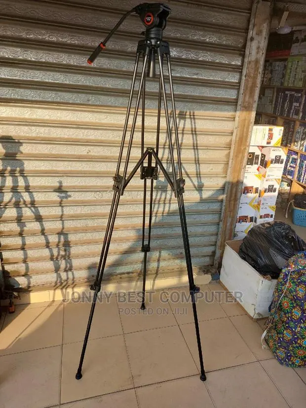 Video Heavy-Duty Tripod · Photo 1
