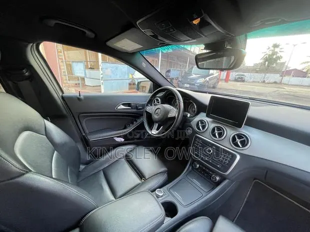 Mercedes-Benz GLA 250 2016 Black · Photo 1