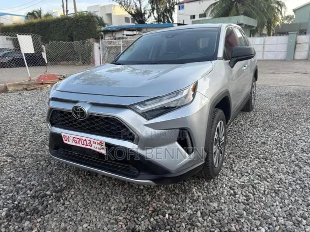 Toyota RAV4 Limited AWD 2023 Silver · Photo 1