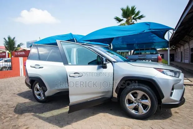 Toyota RAV4 2020 Gray · Photo 1