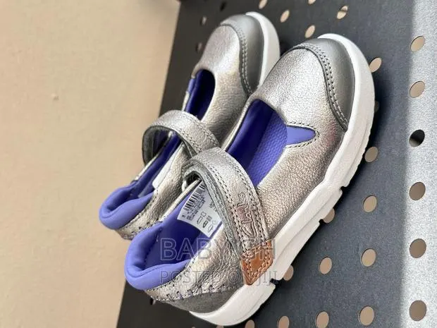 Clarks Silver Velcro Girls Shoe · Photo 1