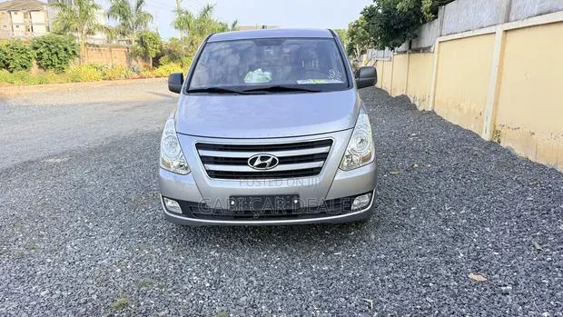 Hyundai Starex 2016 Grey · Photo 1