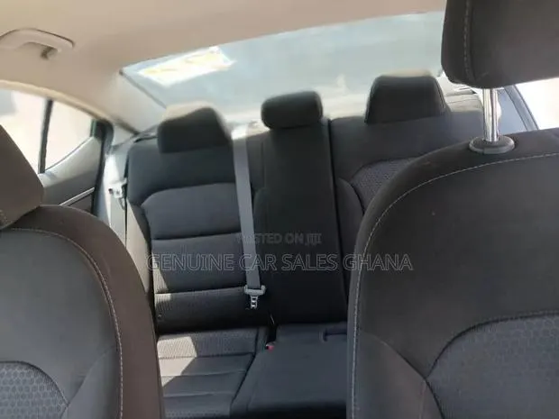 Hyundai Elantra SE 2018 Silver · Photo 1