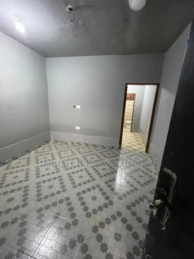 1bdrm Room & Parlour in Lakeside Community 1 for rent · Photo 1