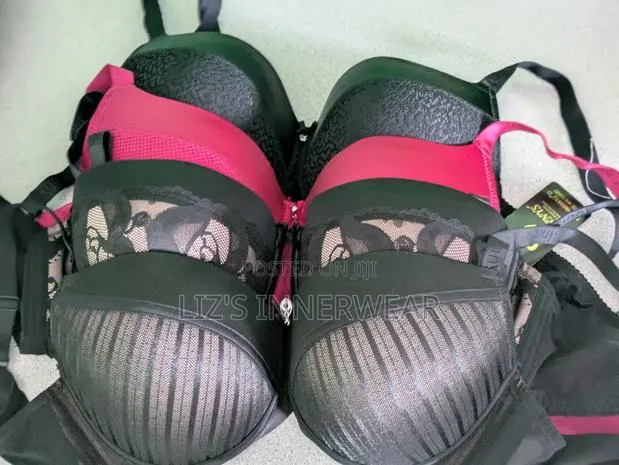 Lady's Big Cup Bra · Photo 1