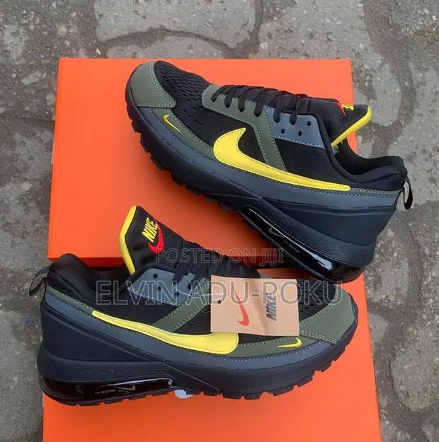 Nike Air Max 20’ Pulse Sneaker · Photo 1