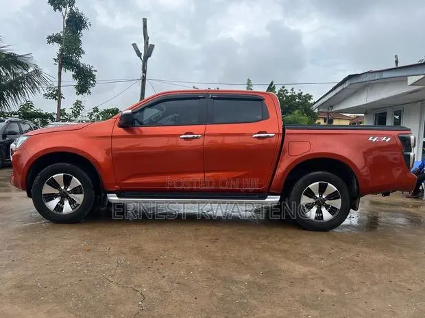 Isuzu D-MAX 2021 Burgundy · Photo 1