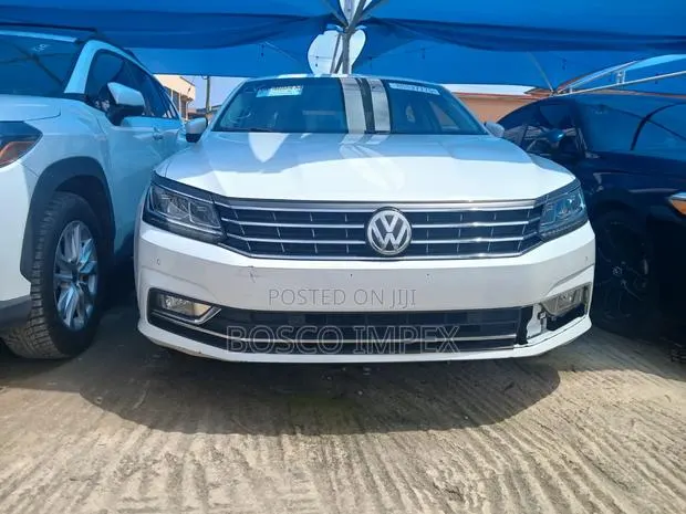 Volkswagen Passat 2017 White · Photo 1