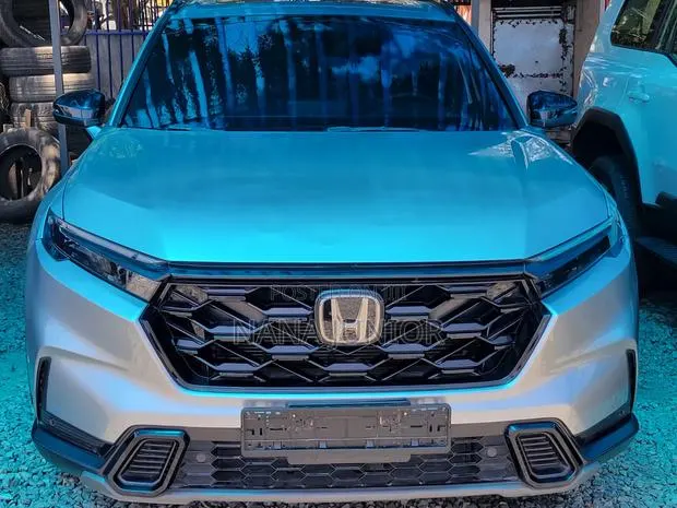 Honda CR-V 2024 Silver · Photo 1