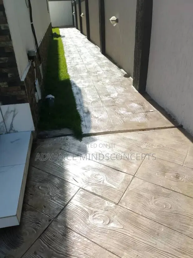 Floor Design With Natural Grass · Photo 1