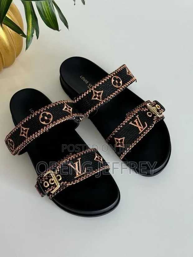 Original Louis Vuitton Ladies Slippers in Colours · Photo 1