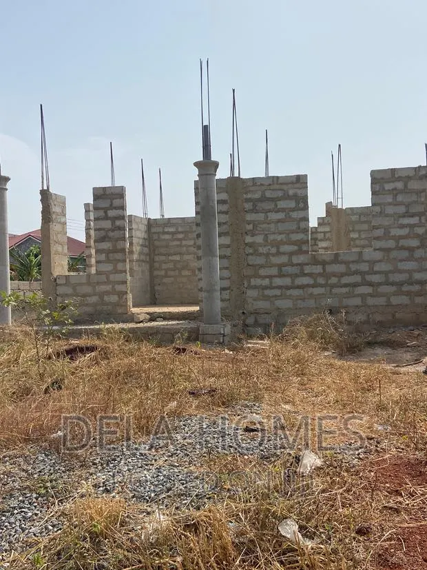 Three Bedroom Uncompleted for Sale at Ashaley-Botwe. · Photo 1