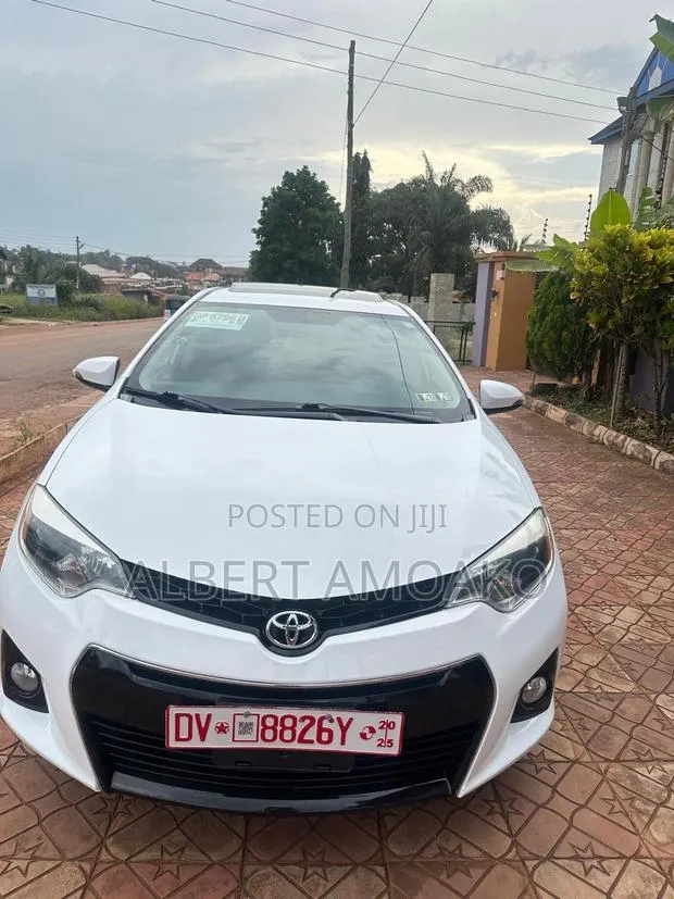 Toyota Corolla S 4dr Sedan (1.8L 4cyl CVT) 2016 White · Photo 1