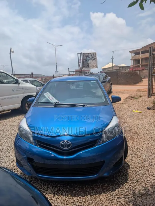 Toyota Yaris 2013 Blue · Photo 1