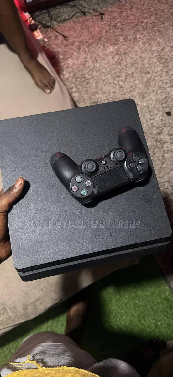 PS4 Slim Jailbreak With 10games Including Fc27 · Photo 1