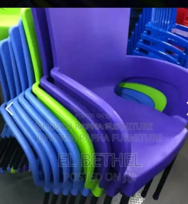 Original Plastic Chair · Photo 1