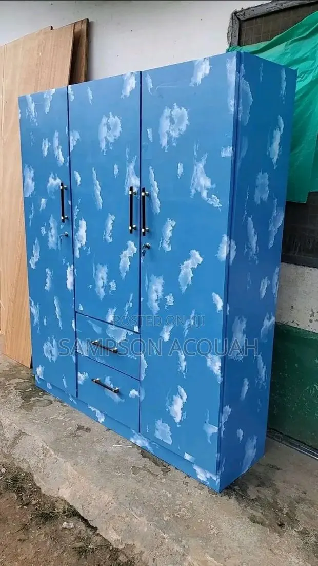 Quality Wardrobe With Shelves and Mirror · Photo 1