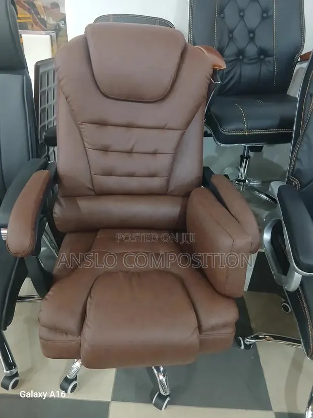 Classic Executive Office Chair · Photo 1