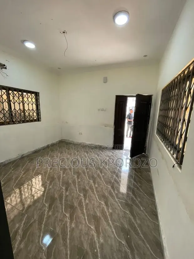 1bdrm Room & Parlour in Adenta Commandos Lst for rent · Photo 1