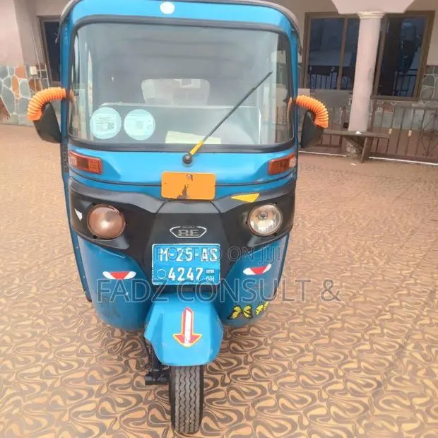 Bajaj RE 2025 Blue · Photo 1