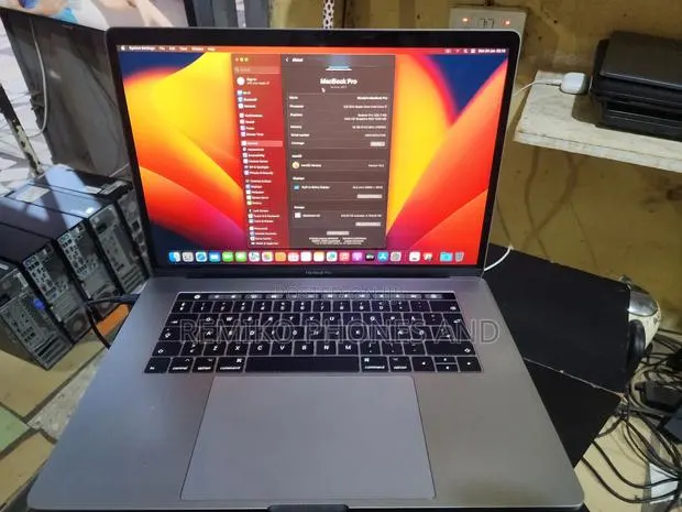 Laptop Apple MacBook Pro 2017 16GB Intel Core I7 SSD 256GB · Photo 1