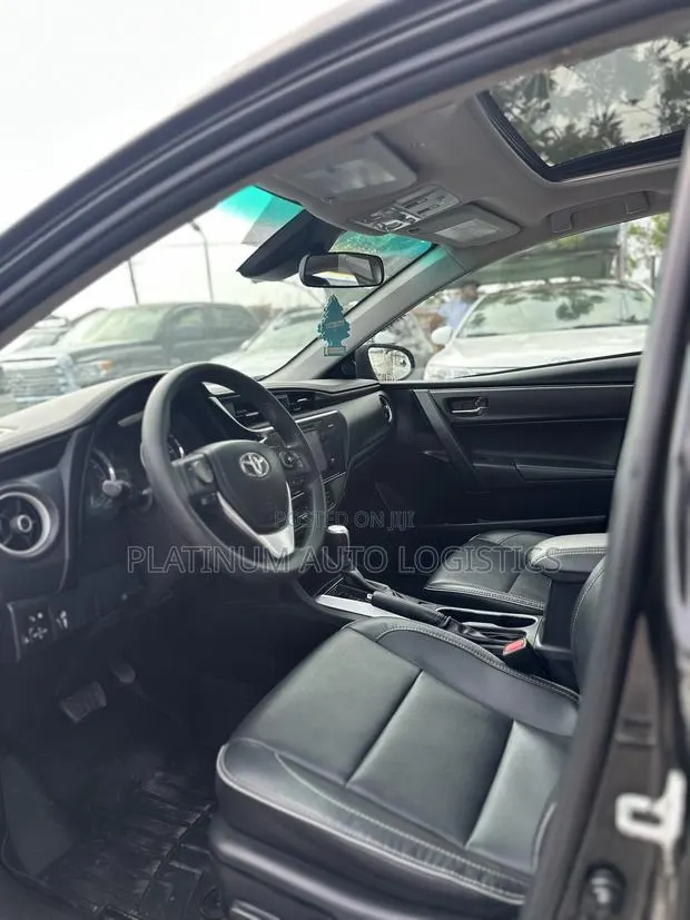 Toyota Corolla XLE 4dr Sedan (1.8L 4cyl CVT) 2017 Black