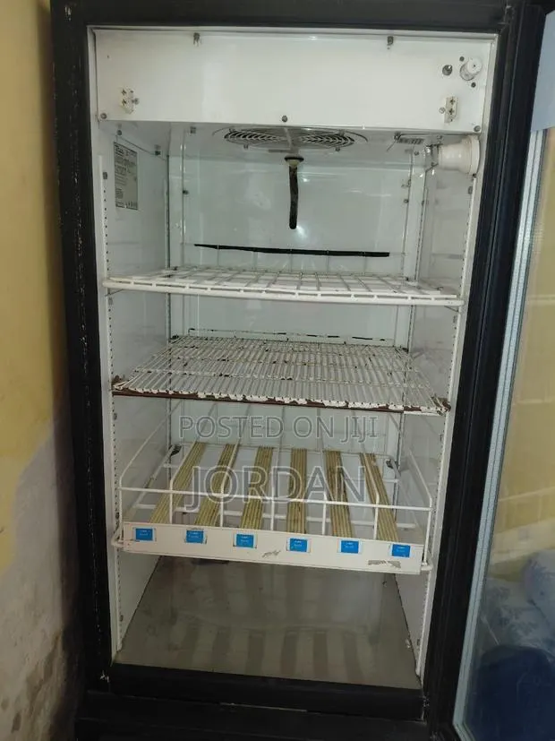 Display Fridge · Photo 1