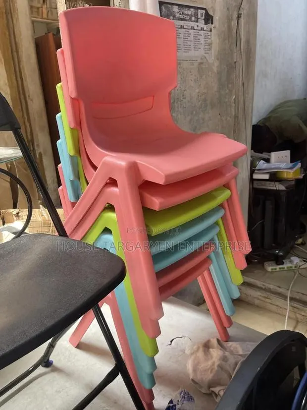 Kids Plastic Chairs · Photo 1