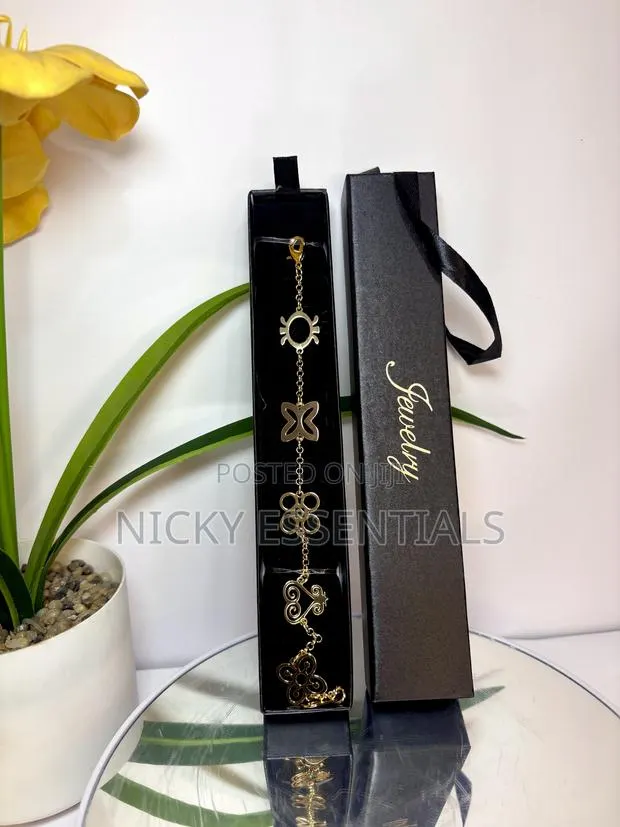 Ladies Gold Bracelets · Photo 1