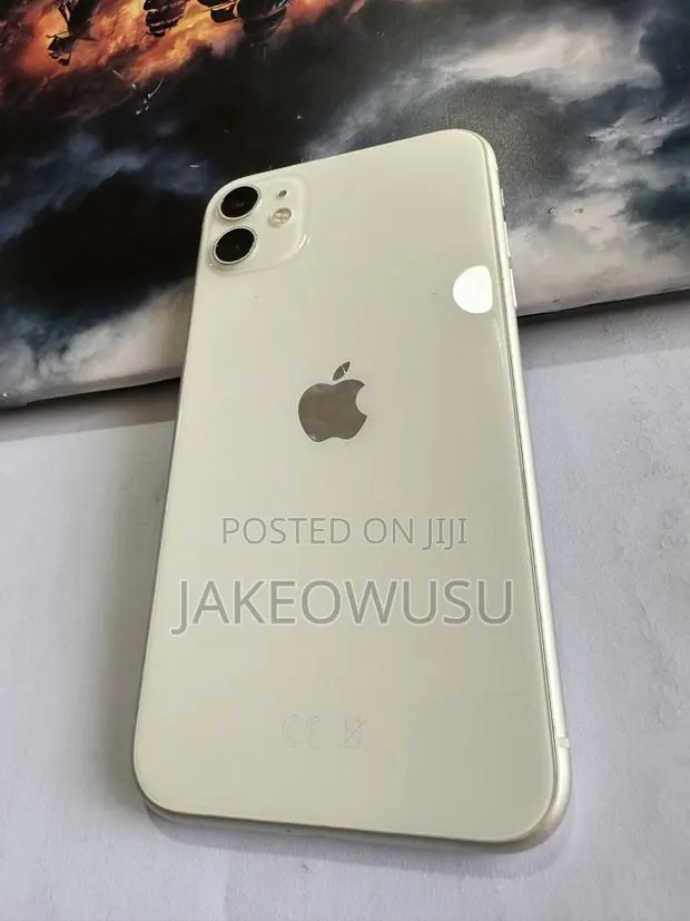 Apple iPhone 11 64 GB White · Photo 1