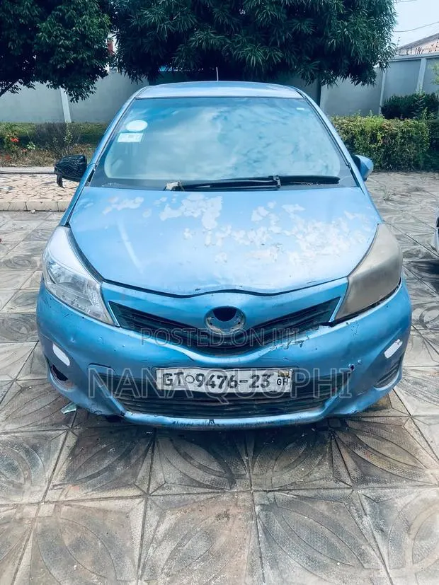 Toyota Vitz 2012 Blue · Photo 1